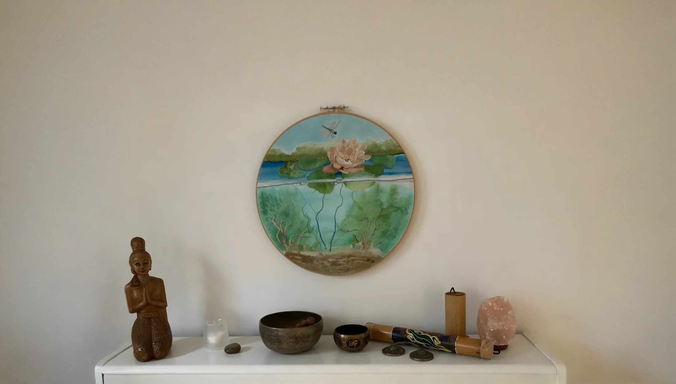 Rustige ronde kunst met waterlelie